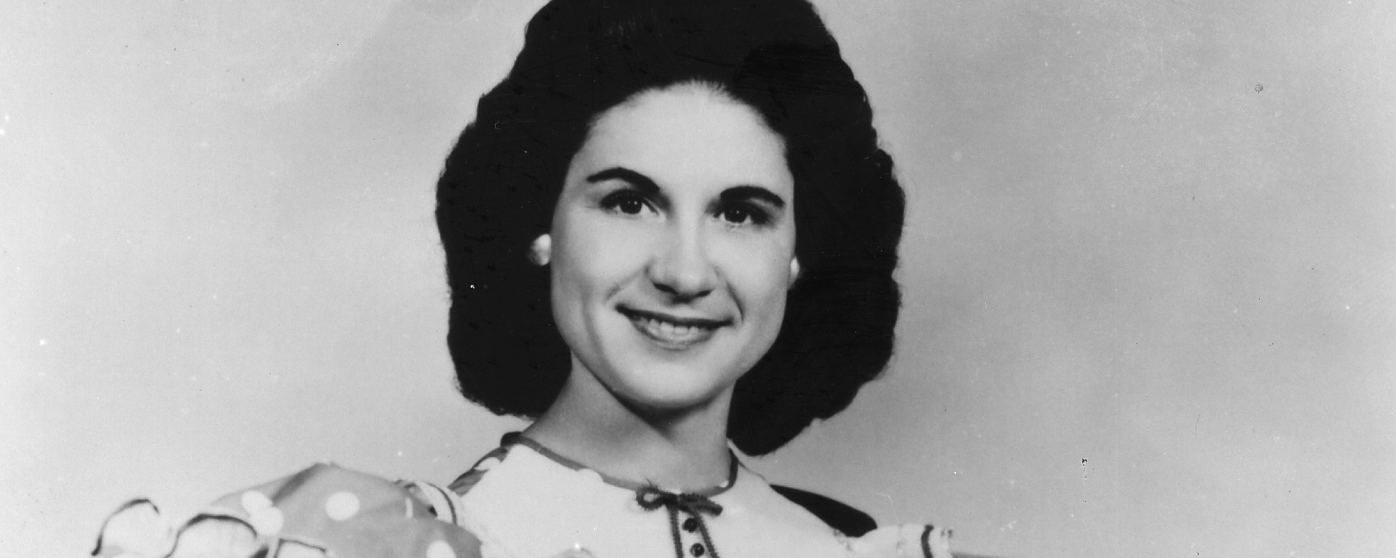 On This Day in 1952, This Country Crooner Became the First Female Solo Artist To Hit No. 1 on the Country Charts