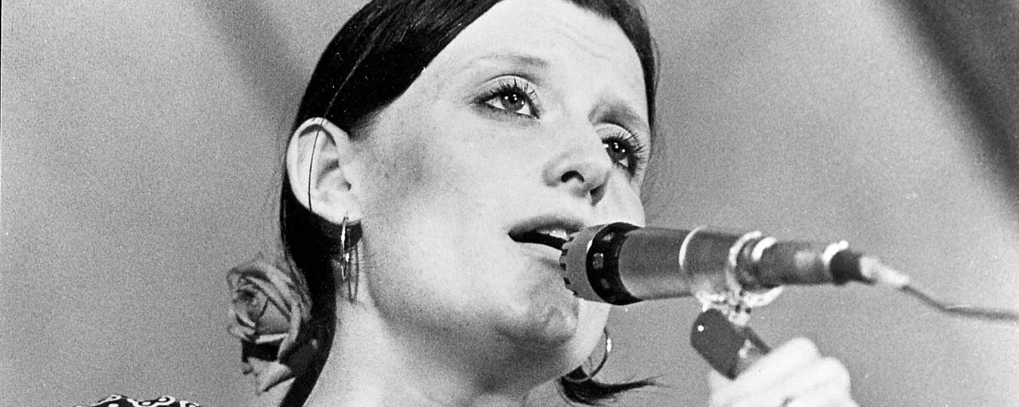 The Linda Thompson Lyric That Details Devastation in Deceit