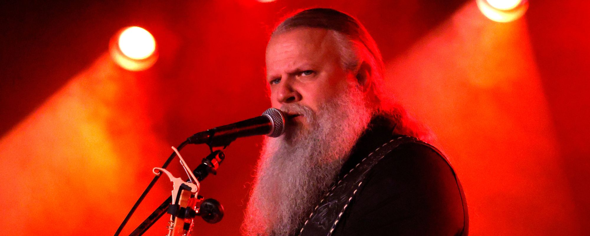 Jamey Johnson Dedicates “21 Guns” Performance to Mother of Fallen U.S. Soldier