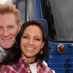 Rory Feek's Daughter Carries on Mother's Legacy With Throwback Performance of "He Touched Me"