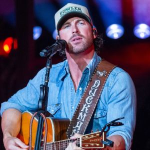 Riley Green Savagely Shuts Down Girl Fight Mid-Show: “Y’all Got Too Many Extensions To Be Fighting Like That”