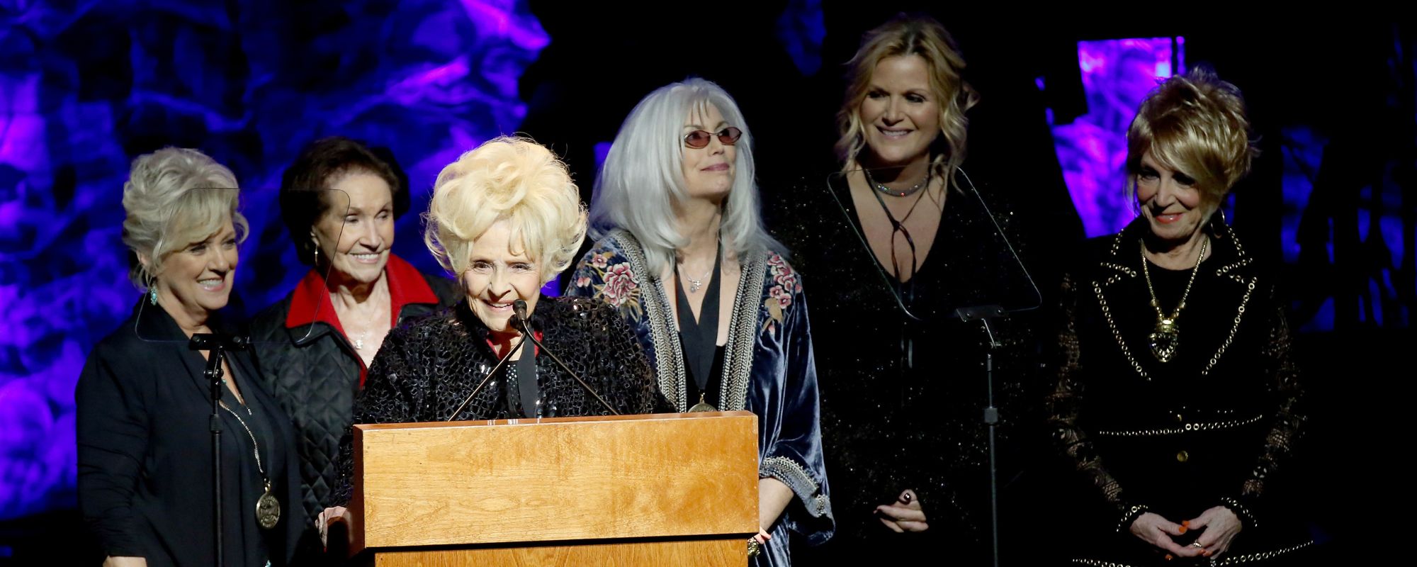 Trisha Yearwood, Reba McEntire, and More Mourn “Spitfire” Jeannie Seely