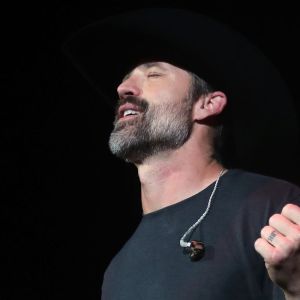 What Stopped Walker Hayes From Breaking Sobriety On One of the Worst Days of His Life