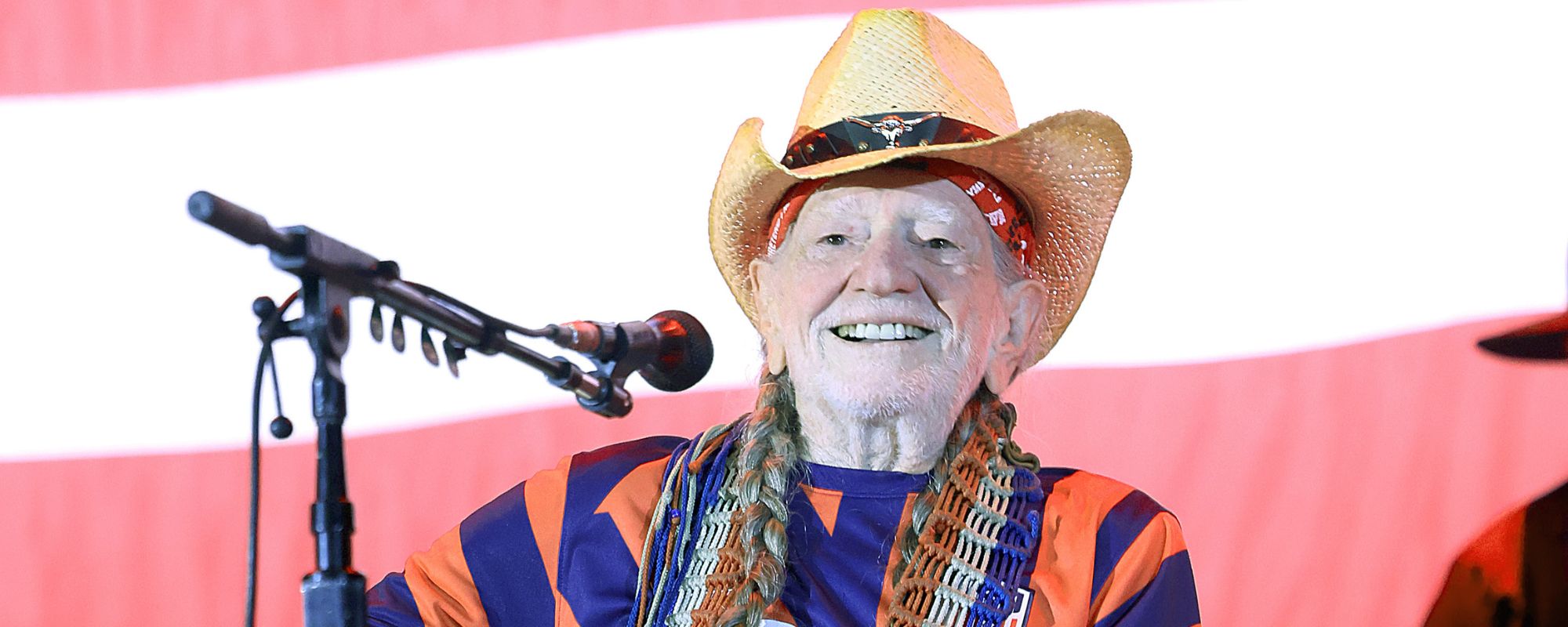 Willie Nelson Delivers an Intimate Performance of a 1993 Fan-Favorite During His Outlaw Music Festival Stop in Pennsylvania