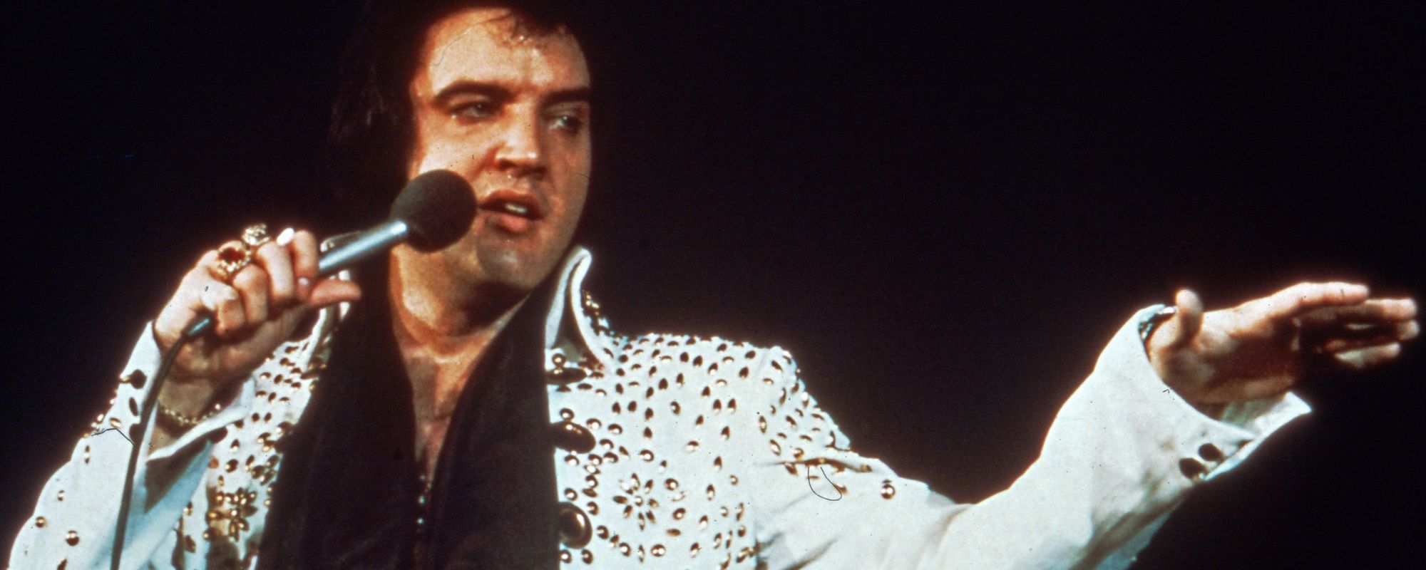 From Death Threats to Karate Chops: The More Violent Side of Elvis Presley’s Famous Las Vegas Residencies