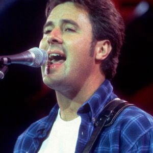 4 of Vince Gill’s Greatest Lifetime Achievements in His Legendary Music Career