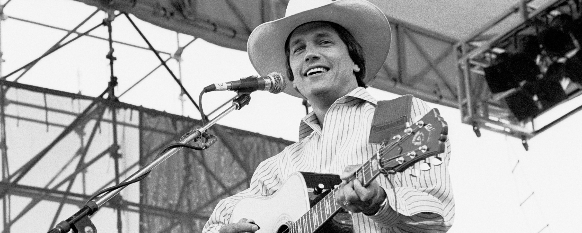 This George Strait 1985 Houston Rodeo Performance of “I Can’t See Texas From Here” Is Exactly Why He’s the King of Country