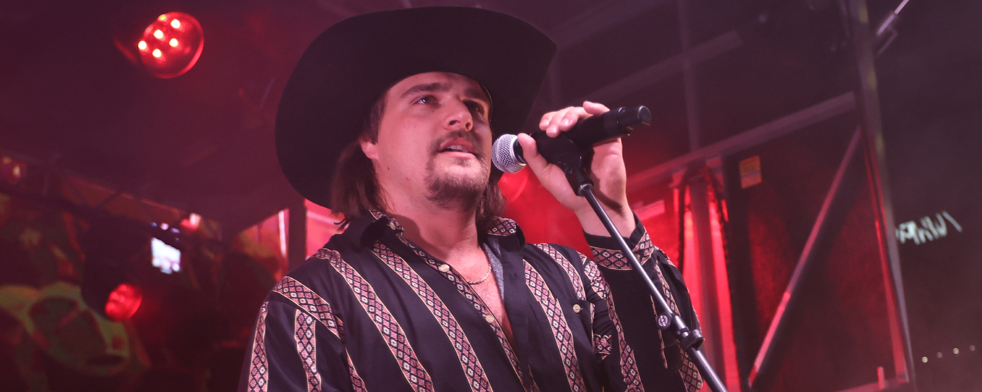 Gavin Adcock Makes Young Fan's Night With Surprise "Four Leaf Clover" Duet