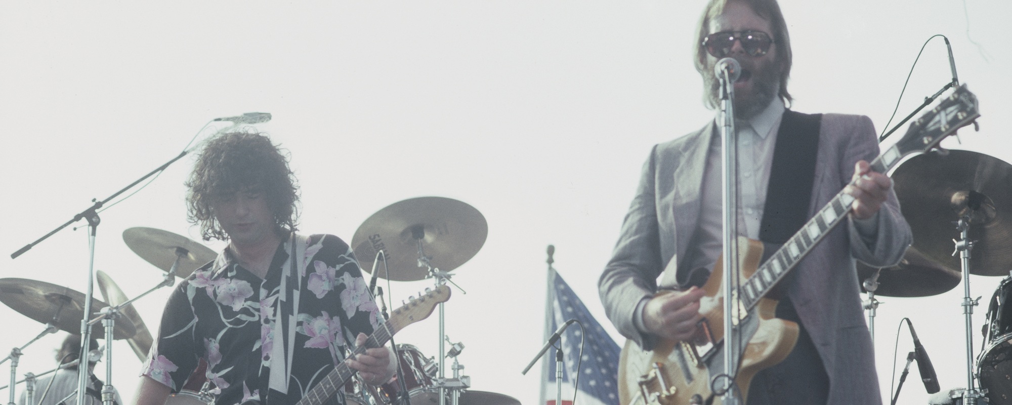 Remember When Jimmy Page Played a Surprise Set With The Beach Boys in 1985?