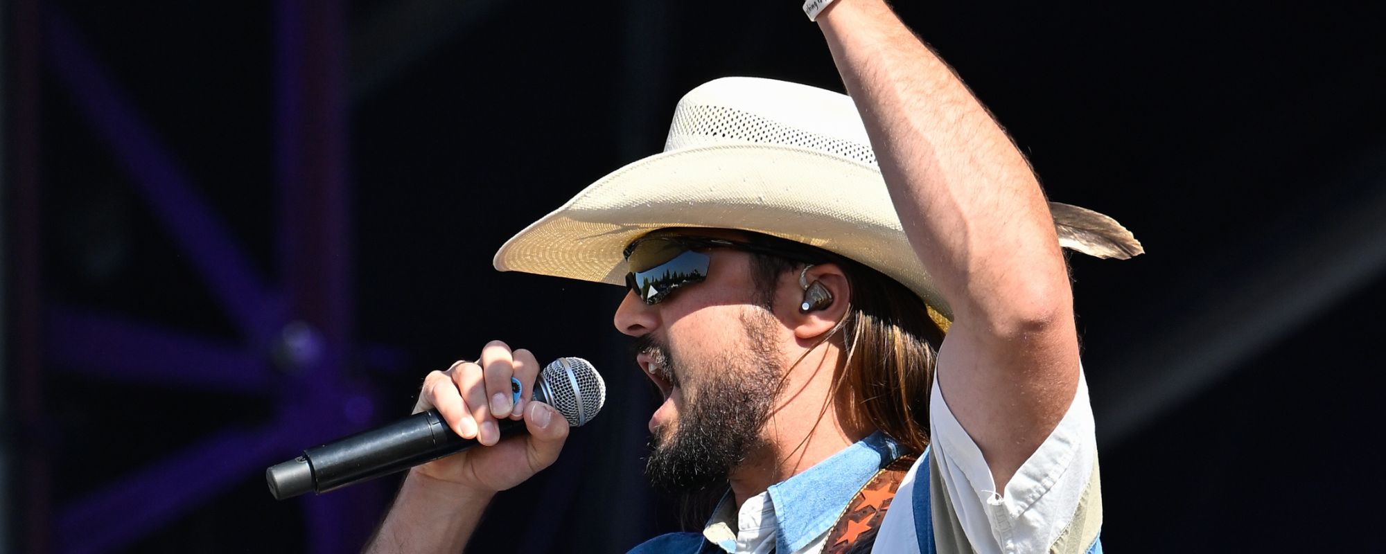 Ian Munsick Cuts Ties With Record Label in Search of ”Greener Pastures”