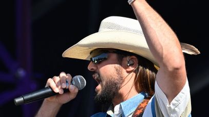 Ian Munsick Cuts Ties With Record Label in Search of ”Greener Pastures”