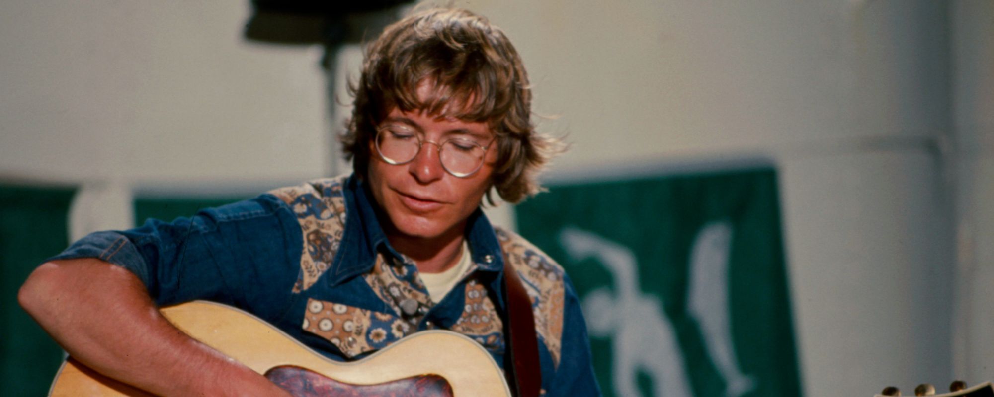 On This Day in 1975, John Denver Scored His Second No. 1 of the Year With an Apology for Forsaken Love - American Songwriter