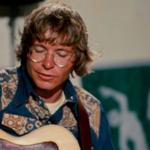 On This Day in 1975, John Denver Hit No. 1 for the Second Time That Year