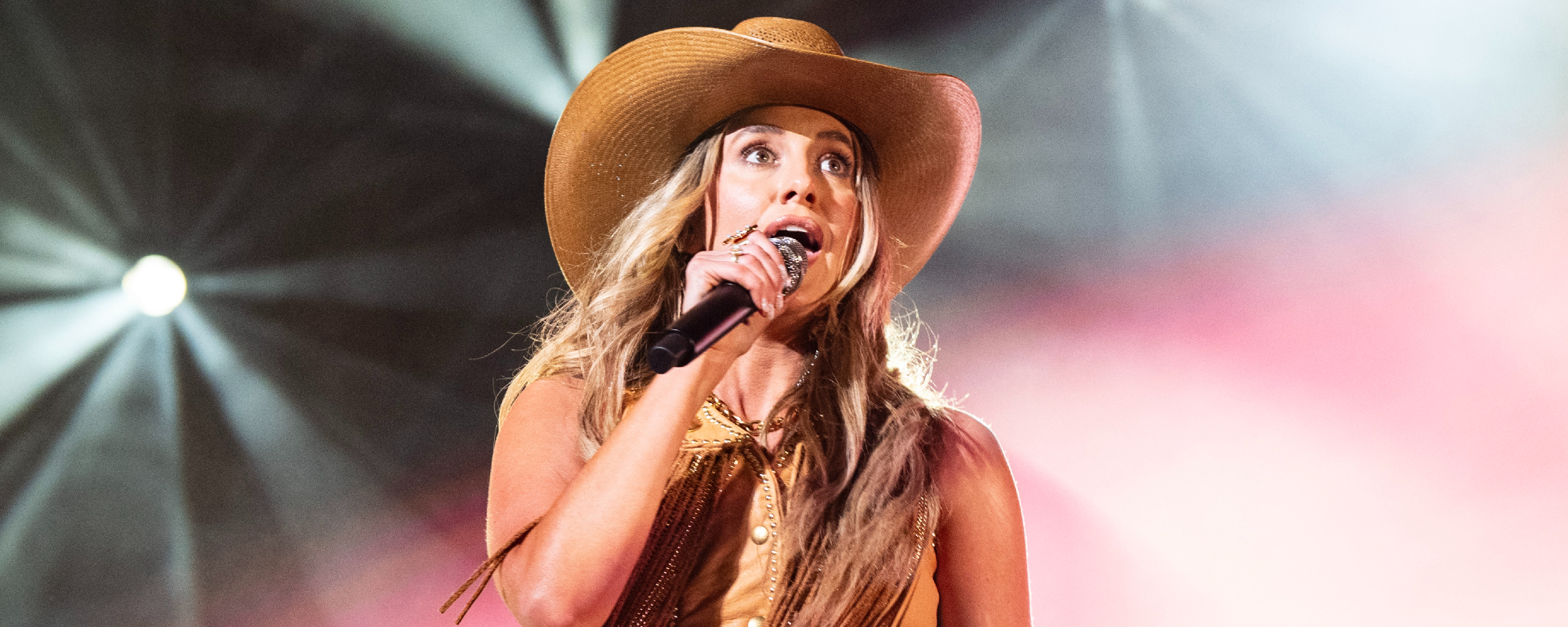 POV: Lainey Wilson Spots a “Day-One Fan” in Crowd of LA Show—“You Were Literally There When Nobody Was There”