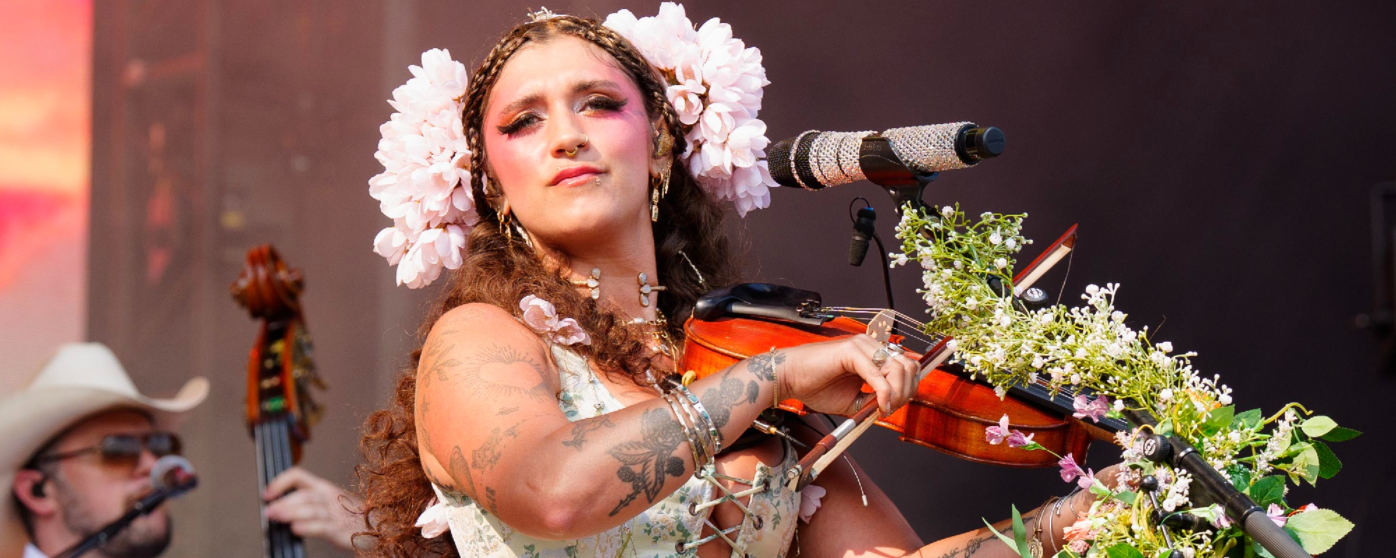 Sierra Ferrell Lifts Spirits With Message of Faith Before St. Louis “Lighthouse” Performance