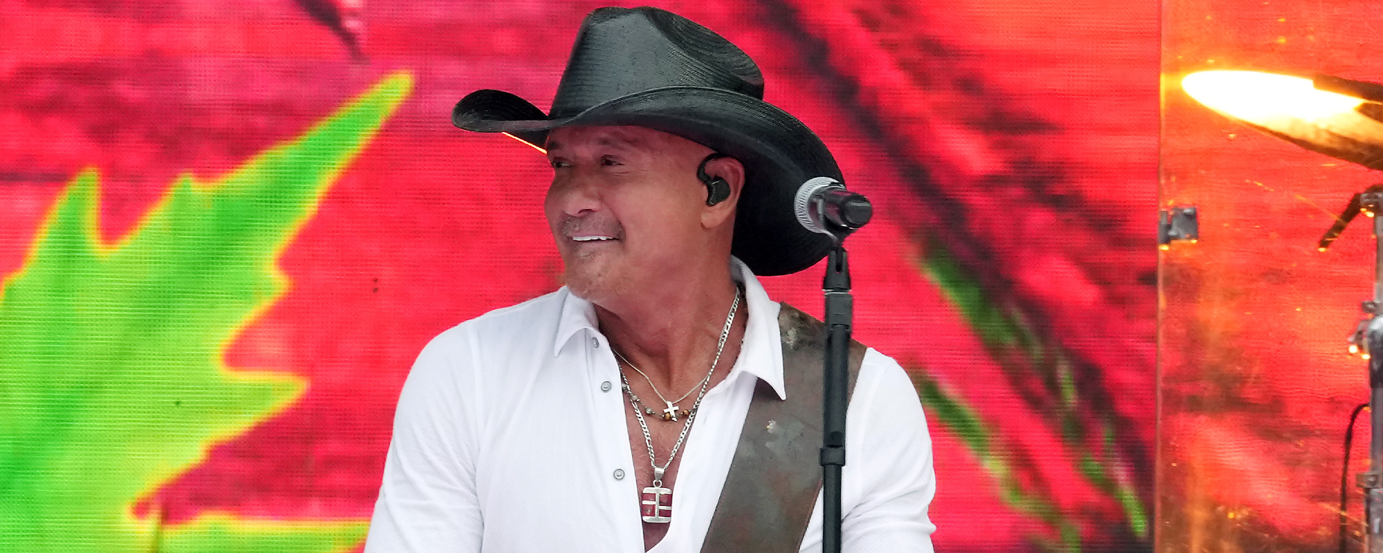 Tim McGraw Leads Fans in Emotional Tribute to Late Father Tug McGraw at Legendary Field of Dreams
