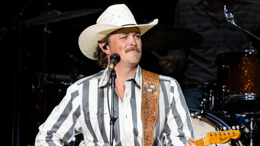 Red Rocks Gets a Touch of Twitty as Zach Top Performs "Slow Hand"