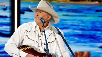 4 Alan Jackson Hits That Sound Like He Wrote Them, but Were Written by Someone Else Instead