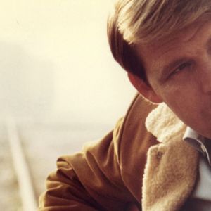 Glen Campbell, known for songs about flyover states