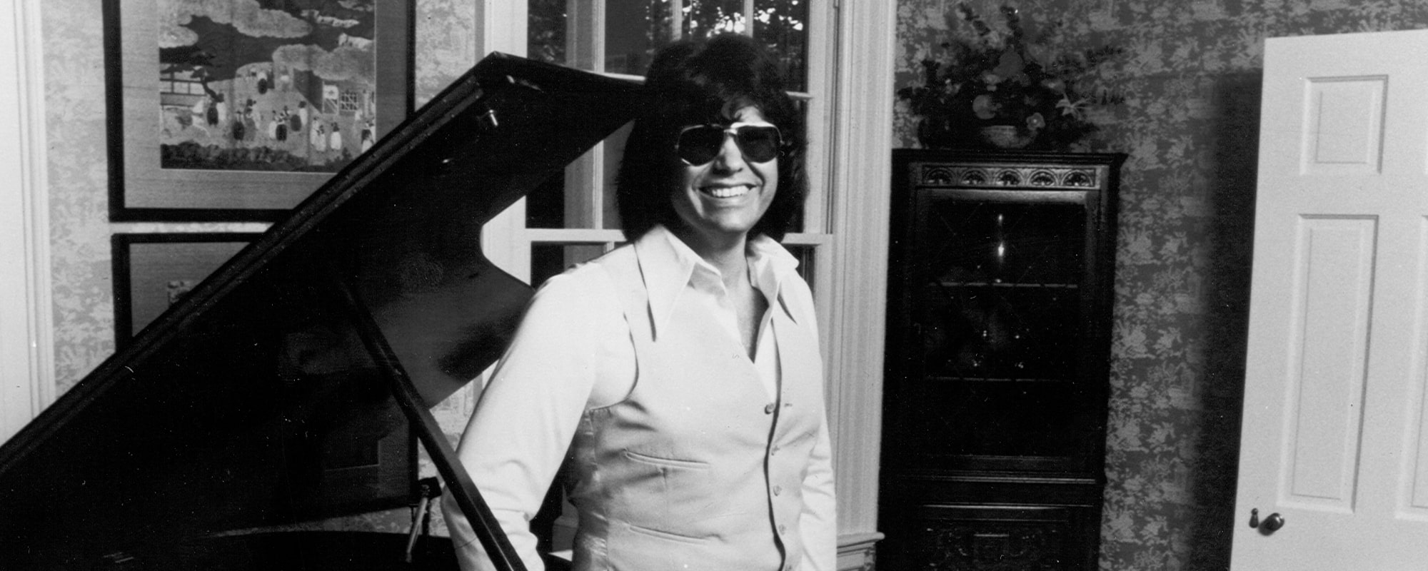 On This Day in 1981, Ronnie Milsap Was at No. 1 with a Crossover Hit That Almost Went to a Legendary Country Band