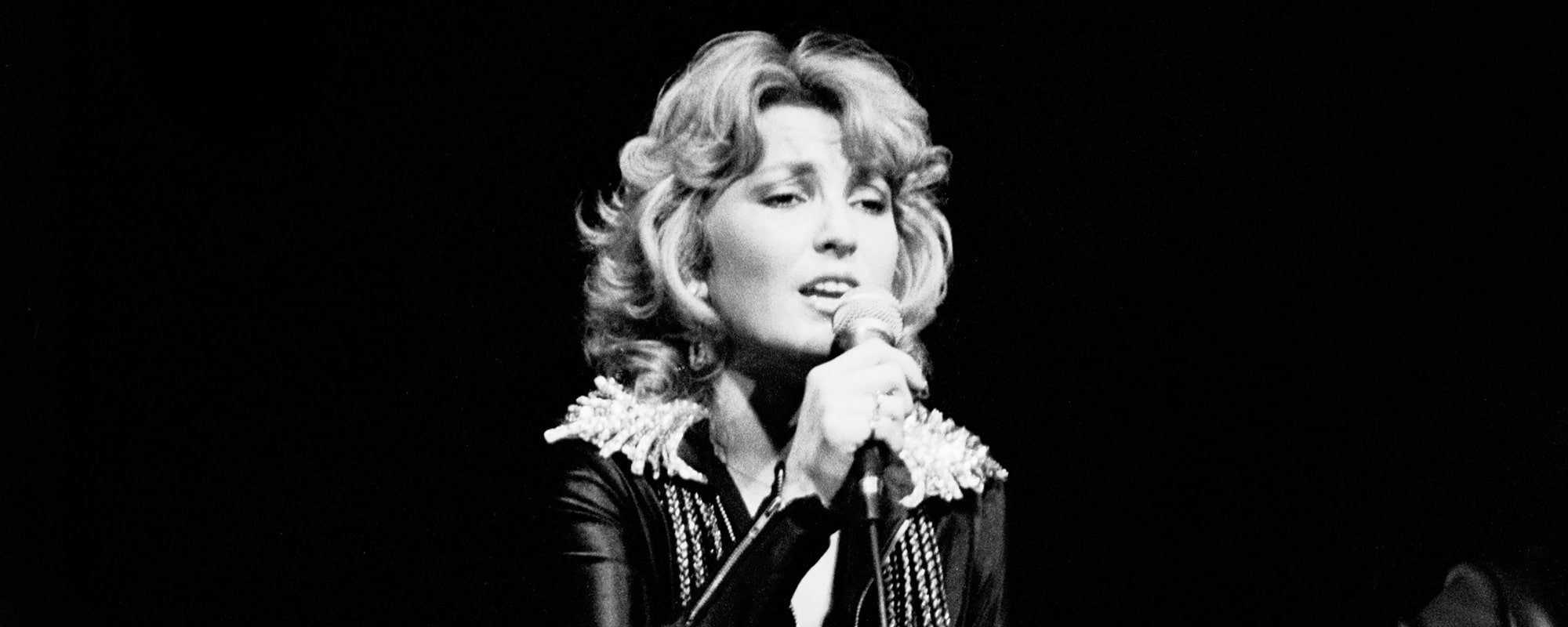 Country Music Vault, 1973: 15-Year-Old Tanya Tucker Performs Her Debut Single on ‘Hee Haw’