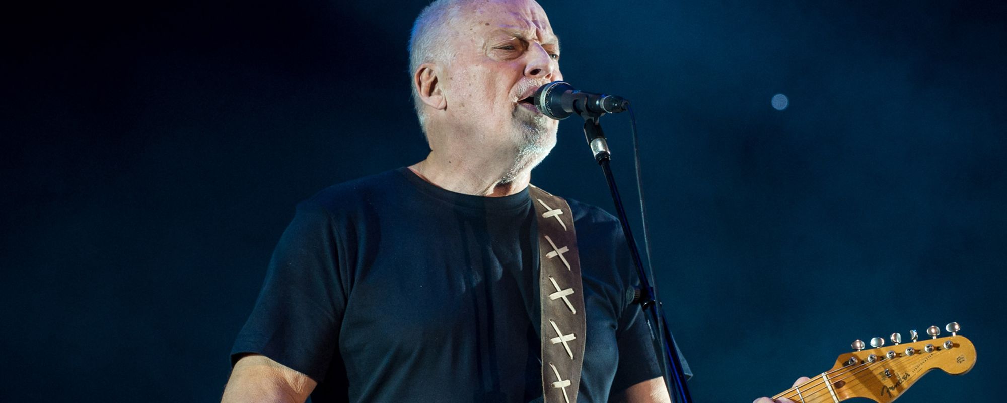 On This Day in 2015, David Gilmour Nabbed His Second No. 1 Solo Album With Help From Public Transit and an 18-Year-Old Song