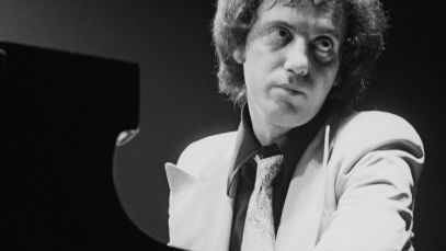 Billy Joel performing in 1977, the year 'The Stranger' came out