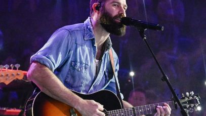 Jordan Davis performing