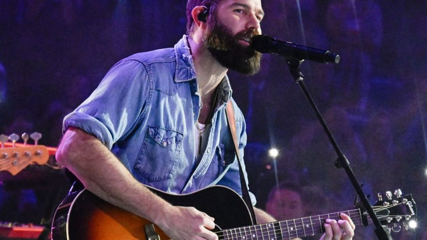 Jordan Davis performing