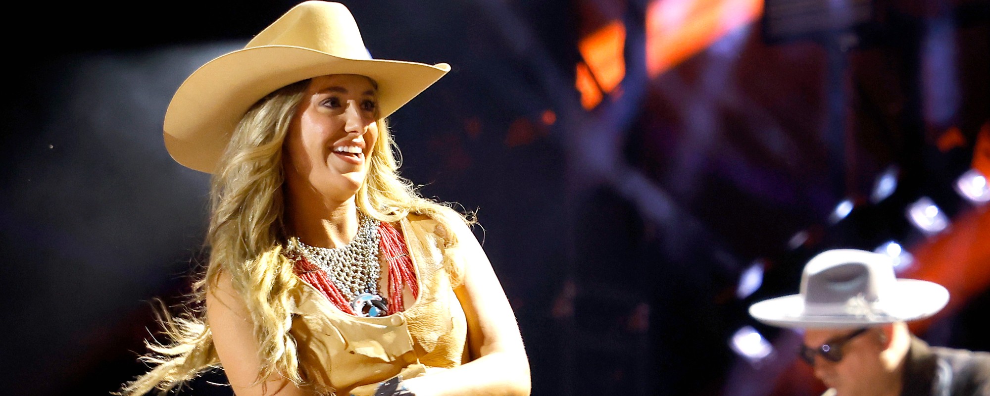 The Relatable Memory Behind Lainey Wilson’s Big Hit, “Somewhere Over Laredo”