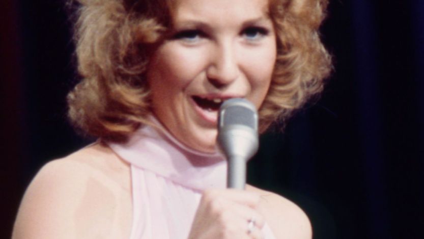 Tanya tucker performing