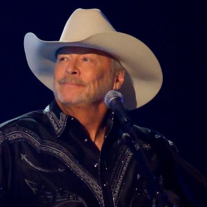 3 Country Songs With Instrumental Breaks That Steal the Show