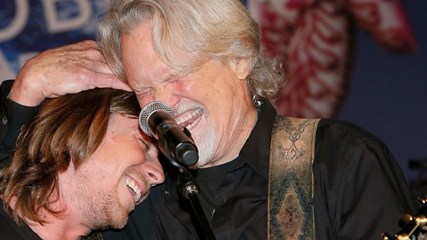 On the Anniversary of Kris Kristofferson’s Passing, His “Dear Friend” Delivered a Tribute Performance That Might Be the “Prettiest Thing I Have Ever Heard”