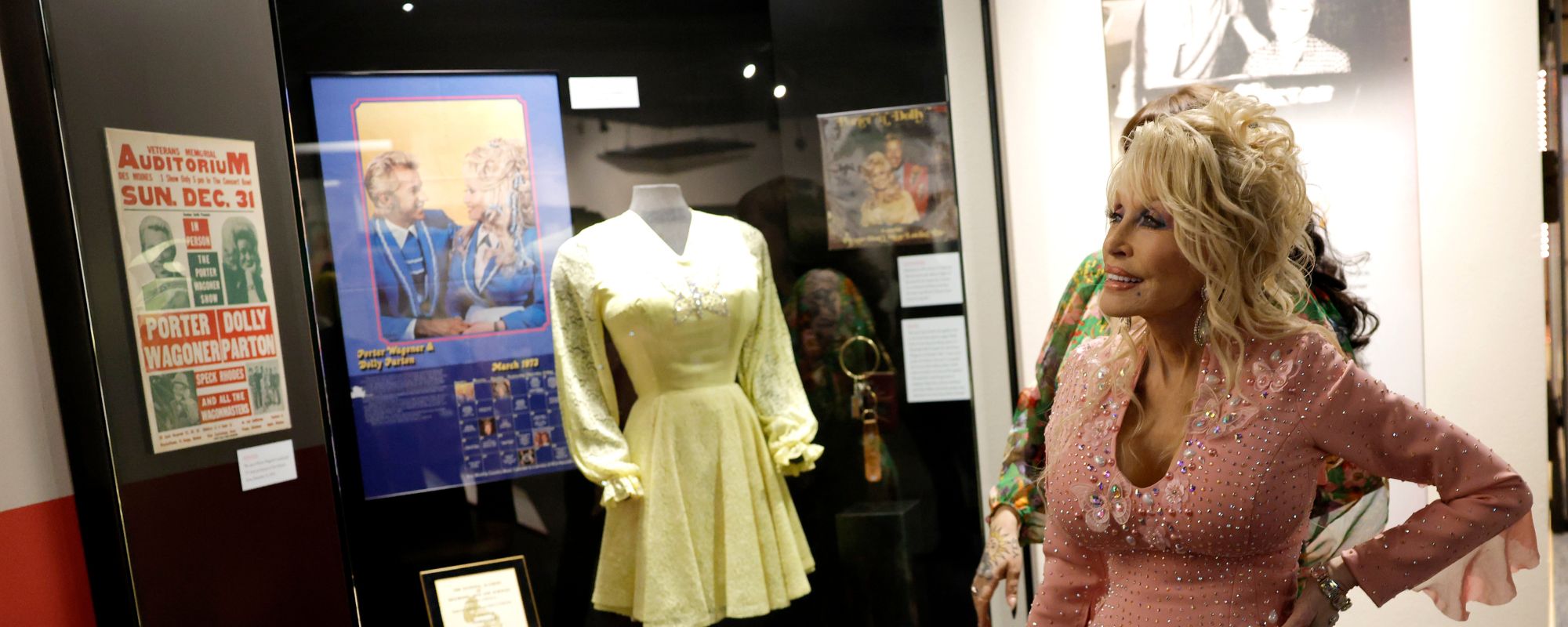 90s Country Legend Steps in for Dolly Parton in Las Vegas Amid Health Battle