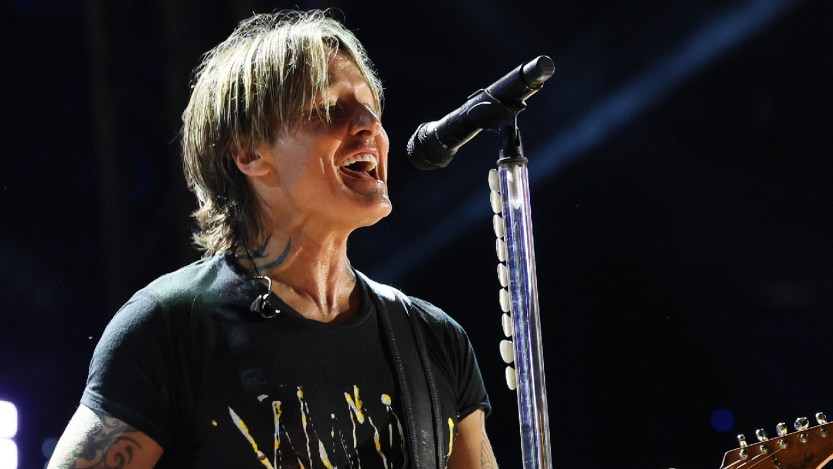 Keith Urban Blanks on "The Fighter" Lyrics During Concert