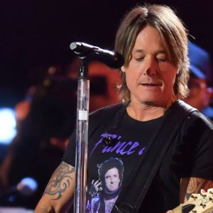 3 Nostalgic Country Albums Everyone Had in Their CD Binders