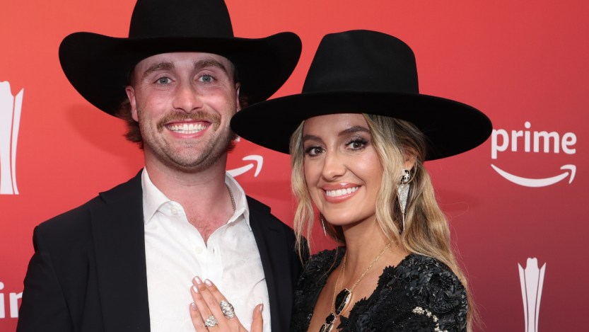 Lainey Wilson Pauses Performance After Unexpected Visitor Appears in the Crowd