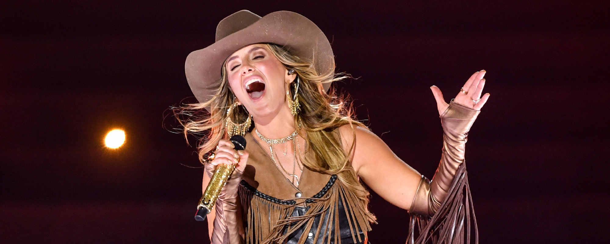 Lainey Wilson Surprises Crowd with Mumford & Sons Performance of Her Hit "Things a Man Oughta Know" in Nashville