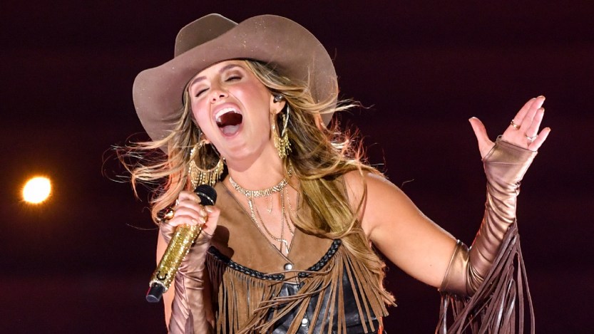 Lainey Wilson Surprises Crowd with Mumford & Sons Performance of Her Hit "Things a Man Oughta Know" in Nashville