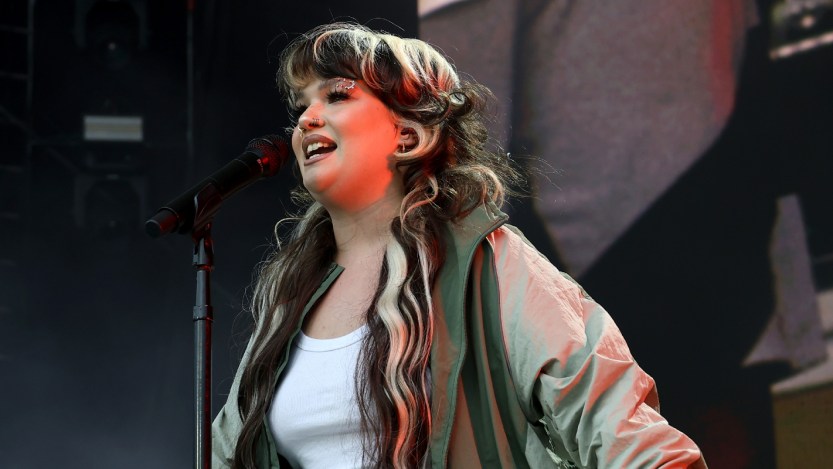 Lola Young Cancels All Upcoming Shows After Onstage Collapse