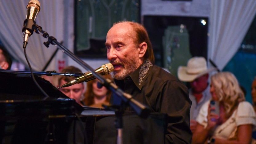 Lee Greenwood Responds to Suggestion That He Replace Bad Bunny as Super Bowl Halftime Headliner