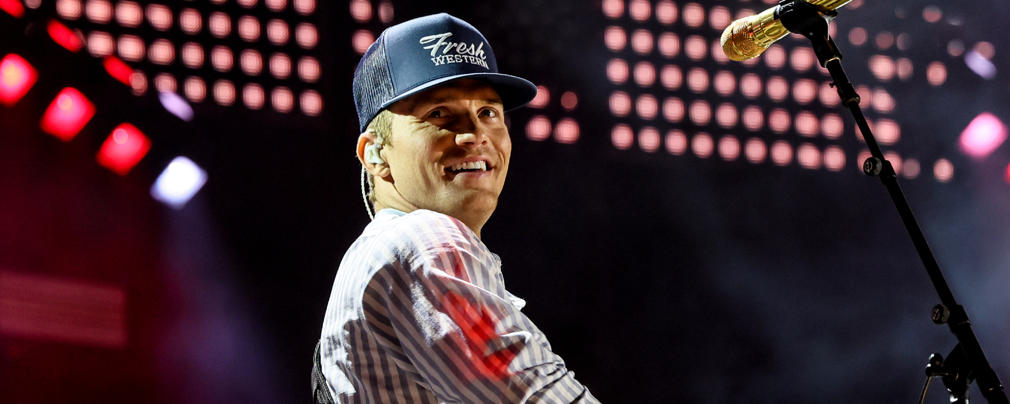 Parker McCollum Melts Hearts Bringing 4-Year-Old Fan On Stage During “Burn It Down” Performance