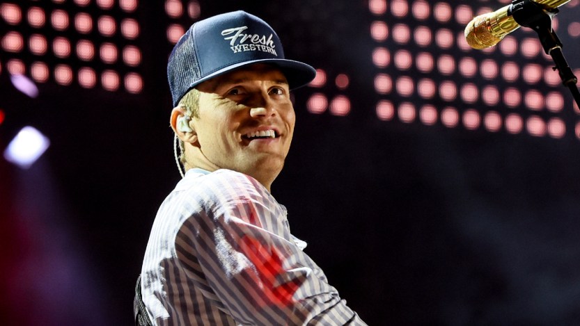 Parker McCollum Melts Hearts Bringing 4-Year-Old Fan On Stage During “Burn It Down” Performance