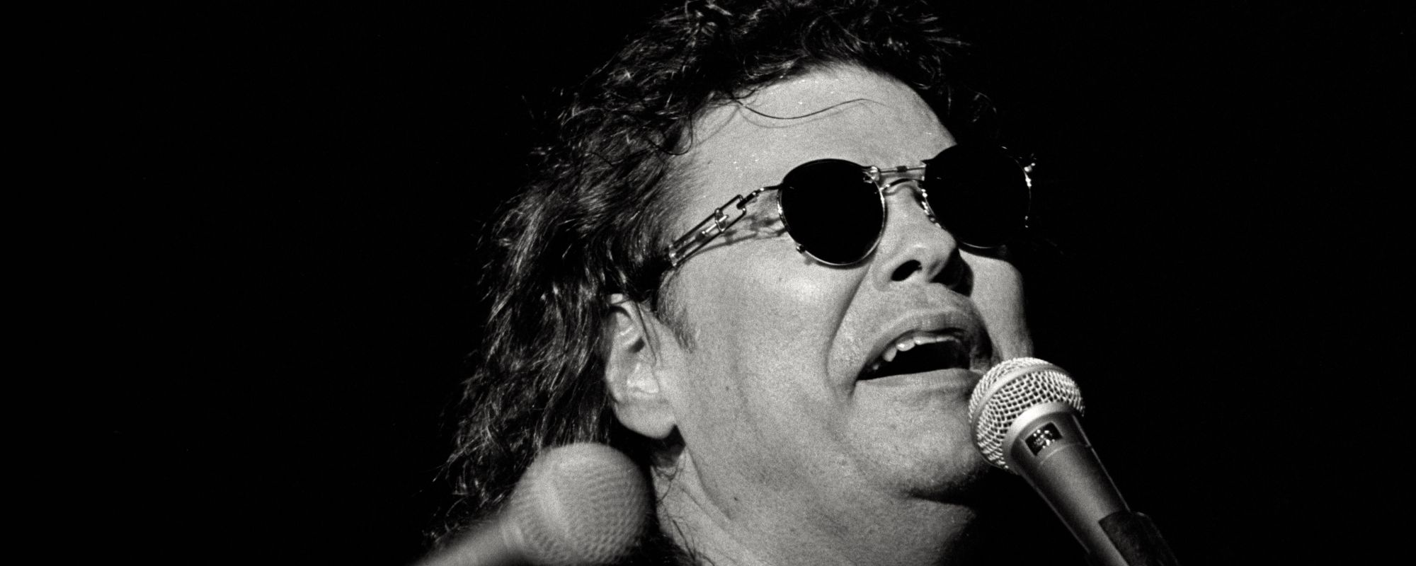 On This Day in 1985, Ronnie Milsap Notched His 27th Career No. 1—a Medley Birthed in a Church Basement