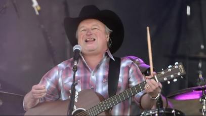 Honky-Tonk Icon Mark Chesnutt Recuperating at Home After Hospitalization