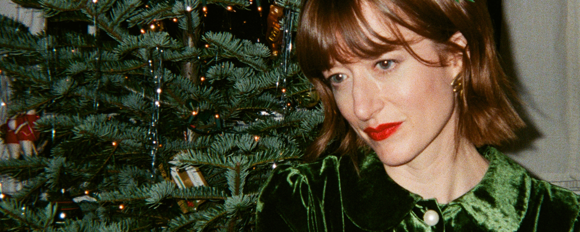 Exclusive: Acclaimed Actor-Musician Victoria Blade Premieres “It’s Christmastime Again”