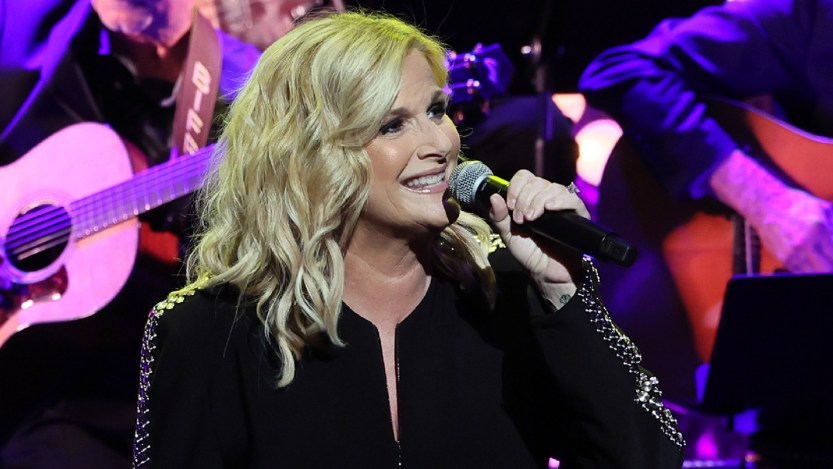 Trisha Yearwood Honors Tony Brown With Surprise Performance of 90s Anthem