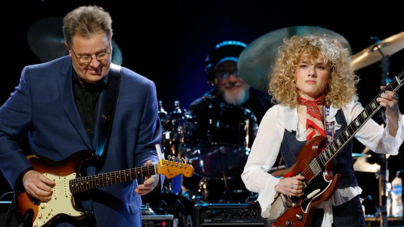 Vince Gill Inks Lifetime Record Deal With Longtime Label