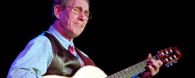 Chet Atkins performing