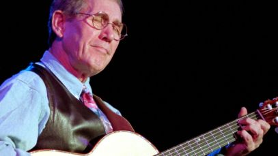 Chet Atkins performing